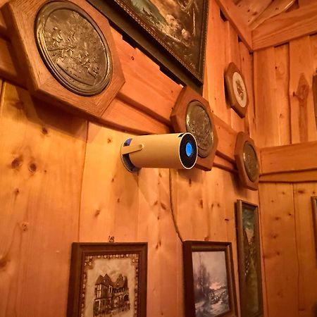Dragon House In The Tree! Jacuzzi, Sauna ,Cinema,Heated Lici  エクステリア 写真
