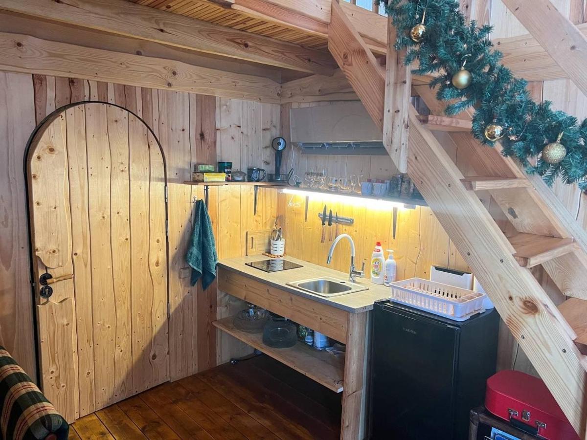 Dragon House In The Tree! Jacuzzi, Sauna ,Cinema,Heated Lici  エクステリア 写真